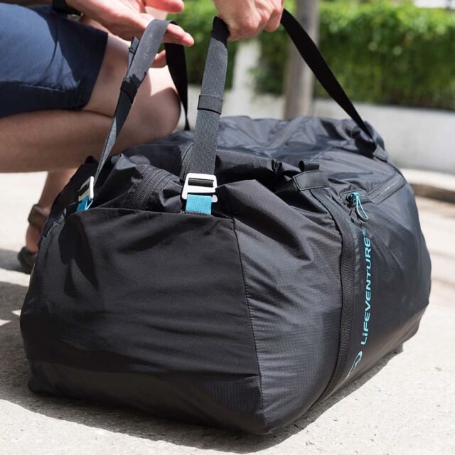Rankinė nepralaidi lietui 70L susipakuotą galite įsidėti kišenę Iš UK Travel Light Packable Wychwood