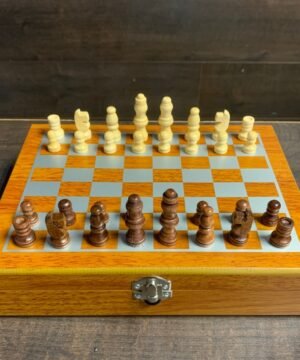 Alternative view of Super kaina 46eur Dovanų Komplektas  Nerūdijančio plieno gertuvė ir šachmatų rinkinys su 4 vienodais taurelėm + Tauraus medžio dėžutė